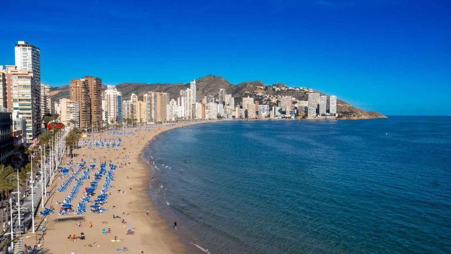 Benidorm se autoimpone una “tasa turística verde” con la plantación de 1.800 árboles en la Marina Alta
