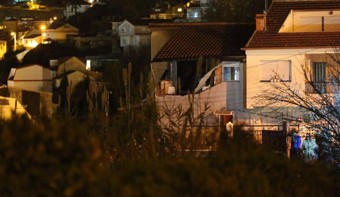 Dos muertos al explotar una casa en Chapela