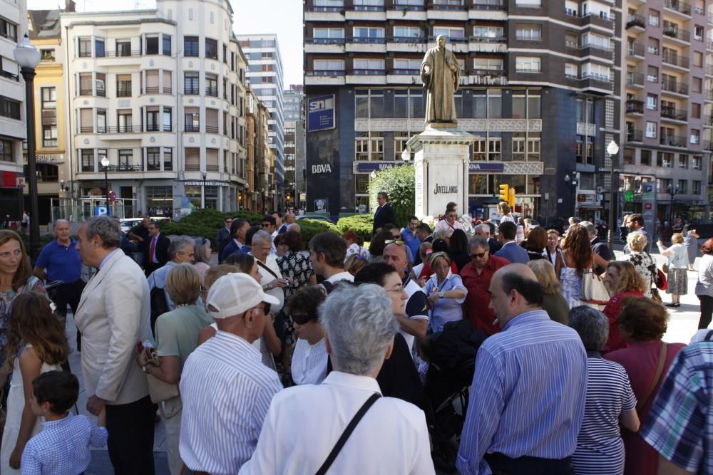 Ofrenda floral a Jovellanos en Gijón