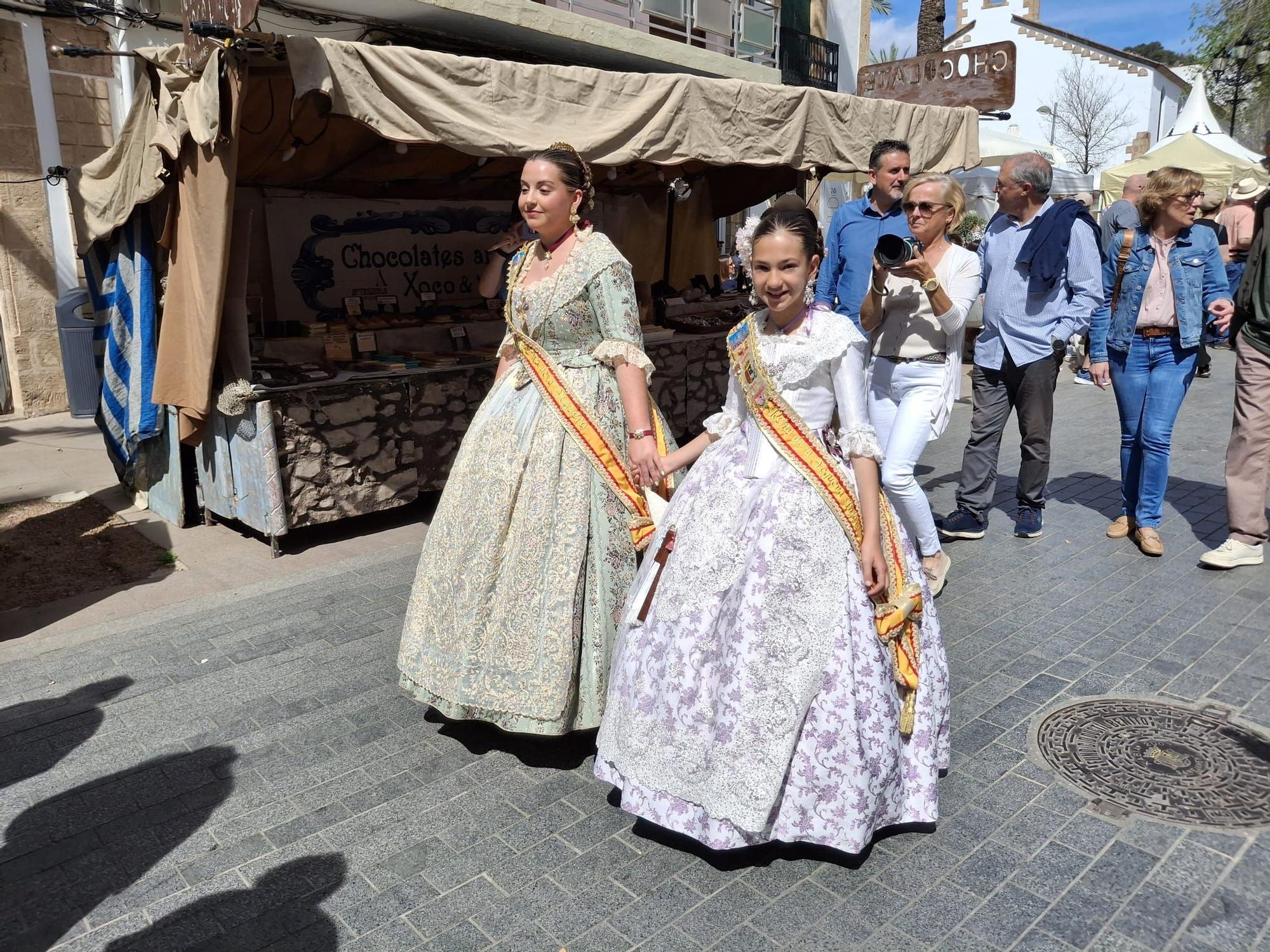 Artesanía y repostería de la buena: La "Fira" da vida al centro histórico de Xàbia