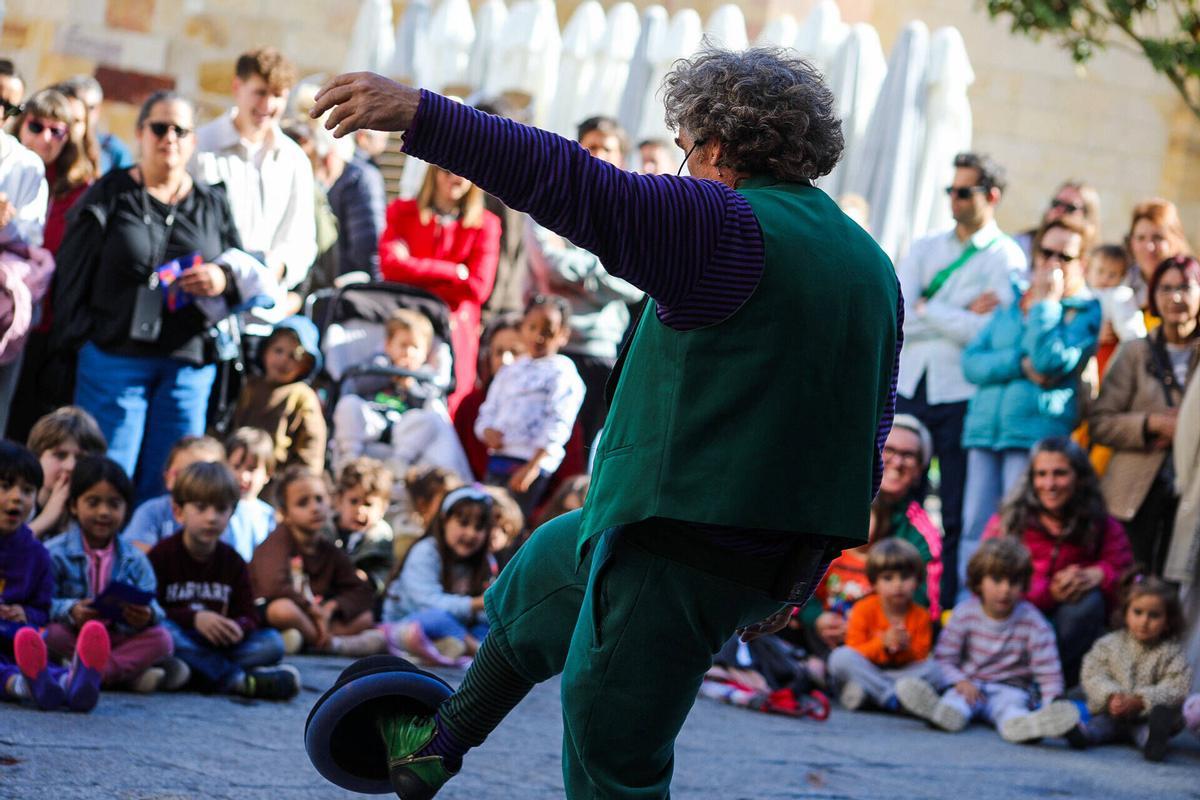 Zamora. Festival de títeres. Pumuki Circo Chisme. Plaza Mayor Zamora. Festival de títeres. Pumuki Circo Chisme. Plaza Mayor