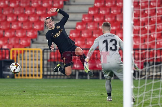 Antoine Griezmann durante el partido de cuartos de final de la Copa del Rey entre el Granada y el FC Barcelona disputado en el Nuevo los Cármenes