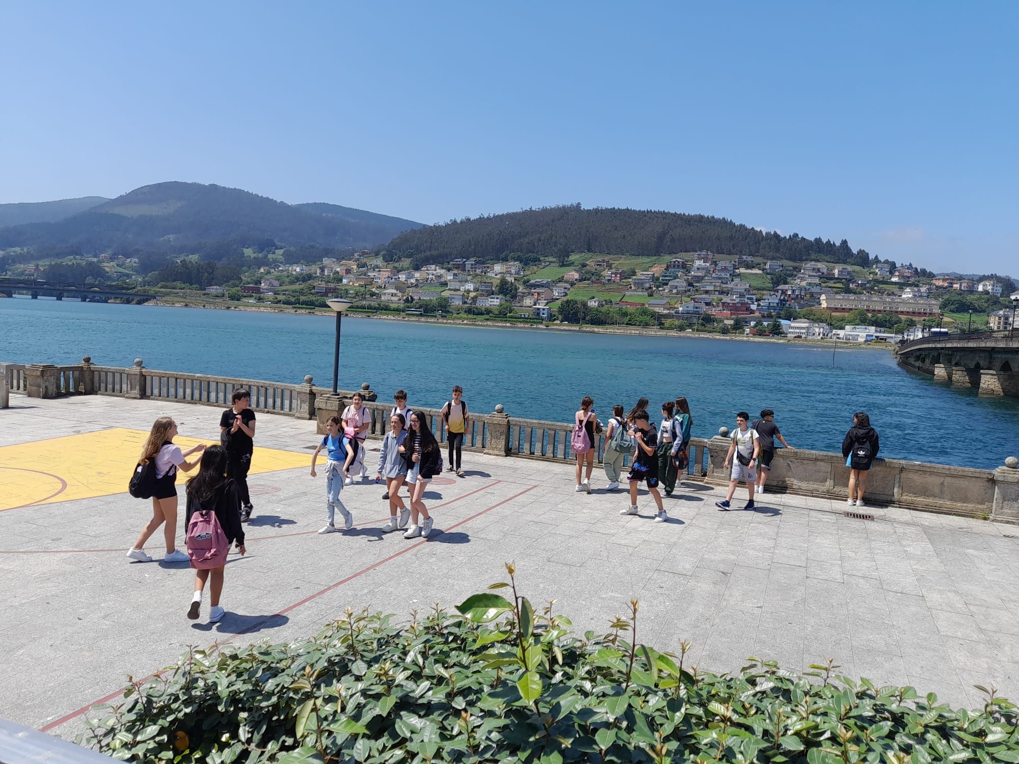 Los estudiantes de Vegadeo se suben al tren para ir a Viveiro