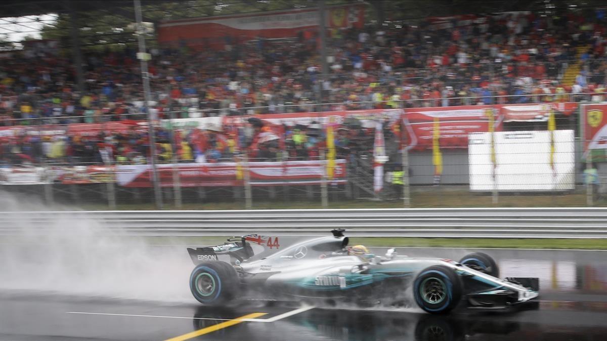 jmexposito39918285 mercedes driver lewis hamilton of britain steers his car dur170902192818