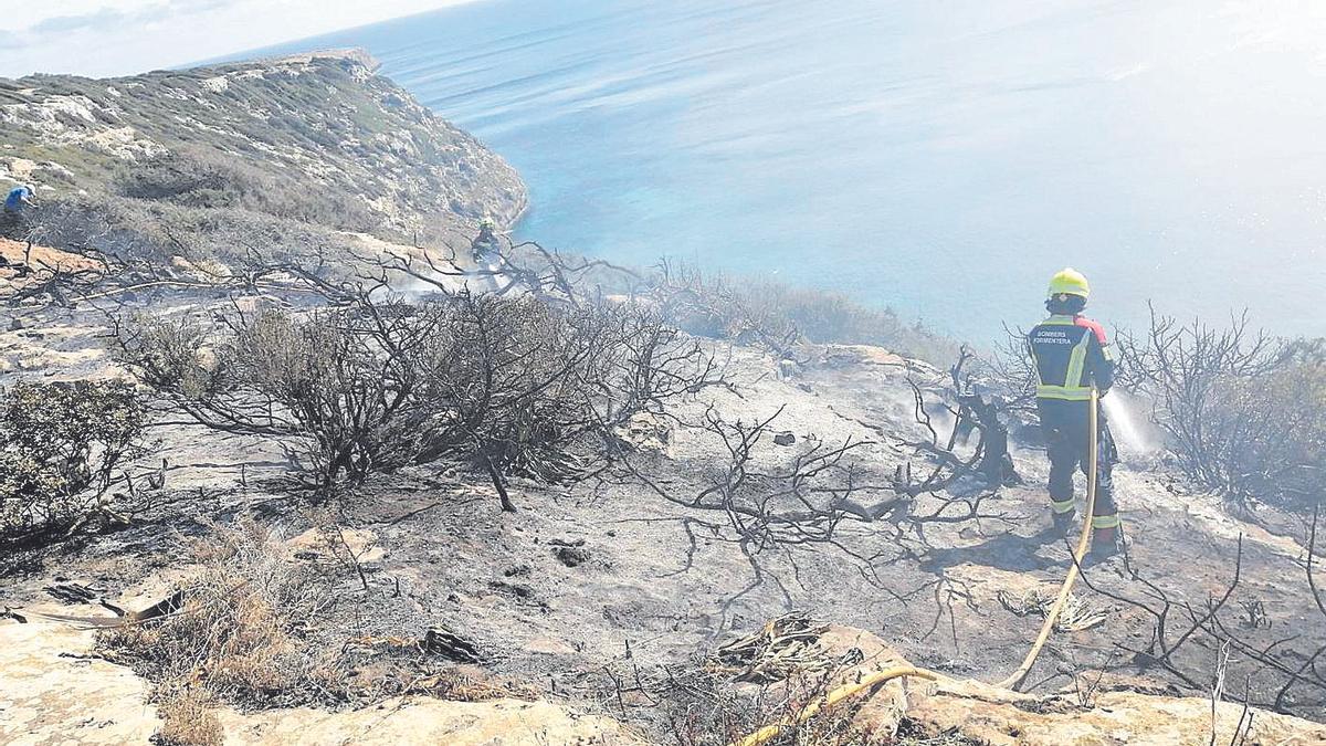 Alarma por un incendio en el vertedero de es Cap de Formentera