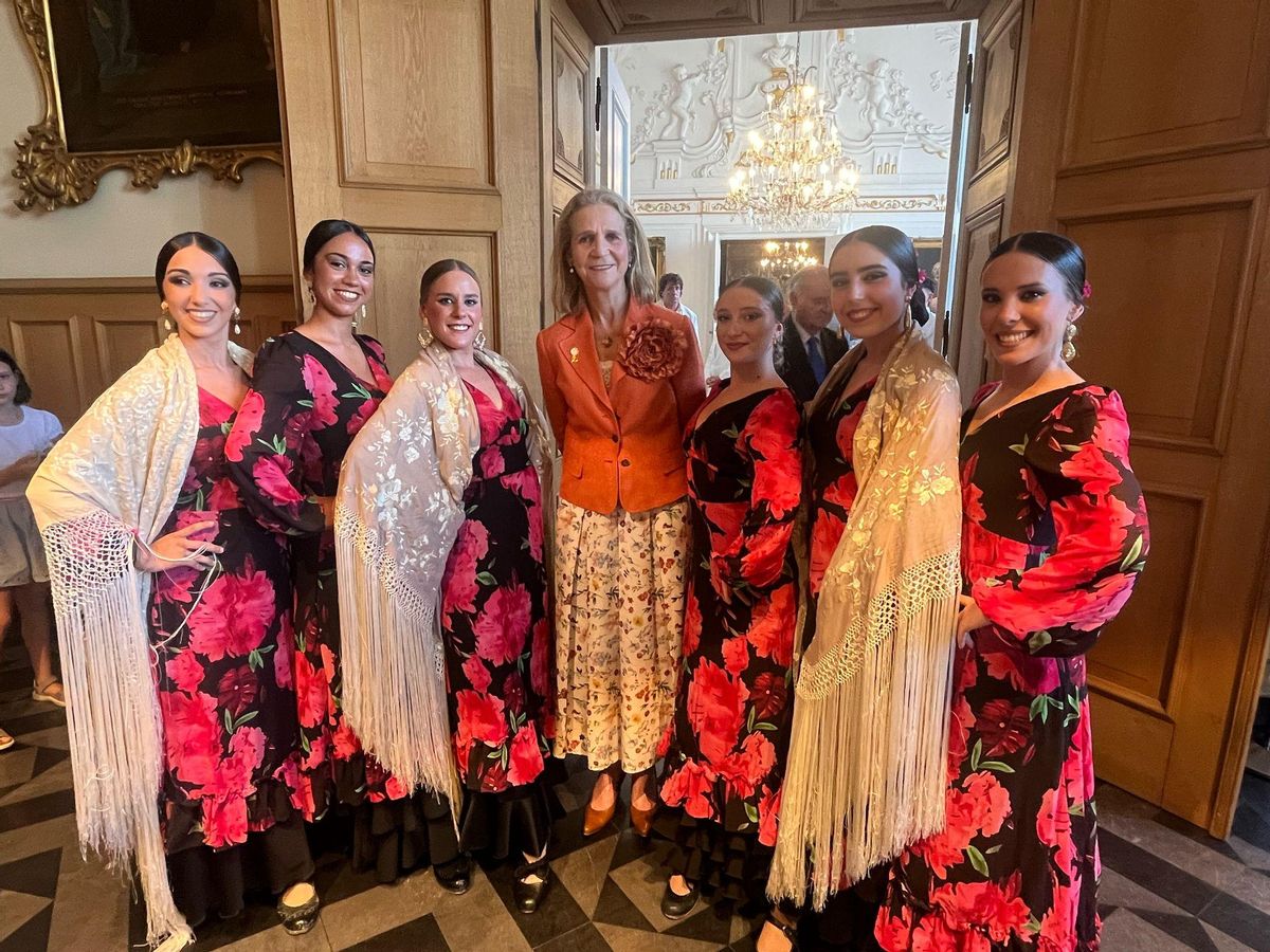 Bailaoras de Córdoba Ecuestre participantes en uno de los espectáculos de Aquisgrán junto a la infanta de España, Elena.