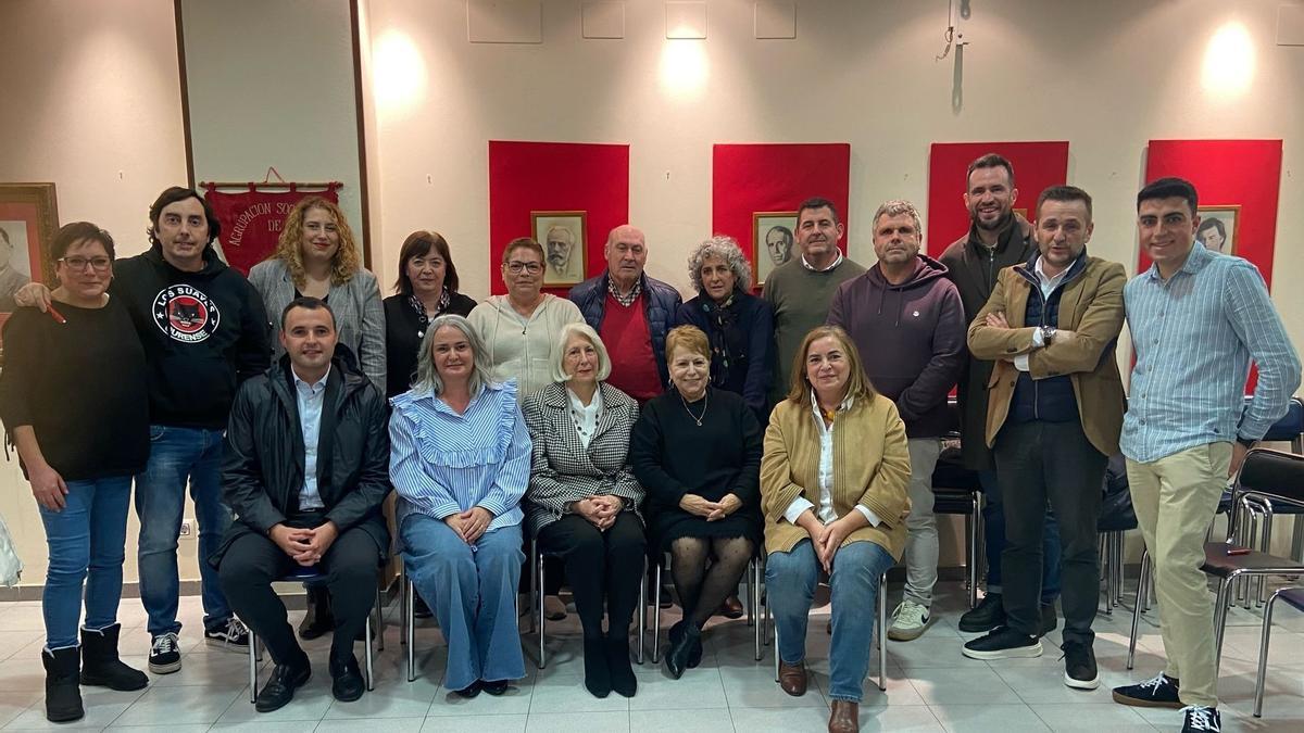 Foto de grupo de la nueva ejecutiva, con el consejero Guillermo Peláez y Álvaro Valle