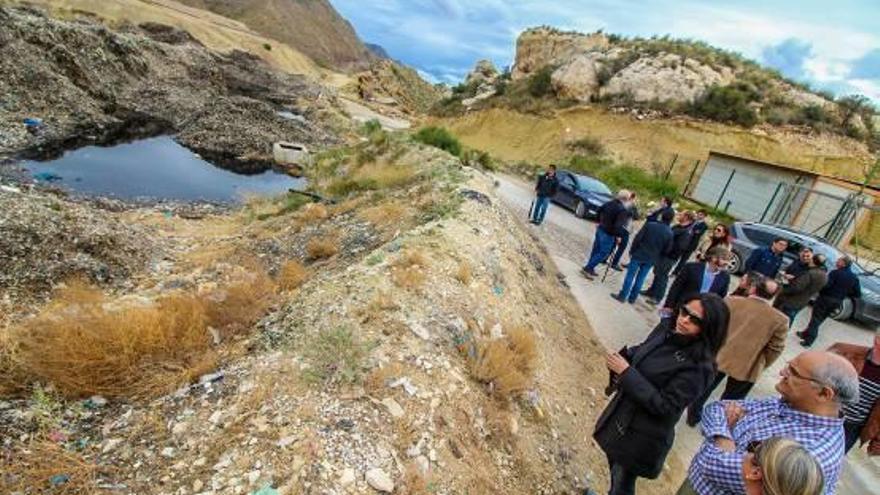 Vertivega alerta del peligro de derrumbe de millones de toneladas en Proambiente