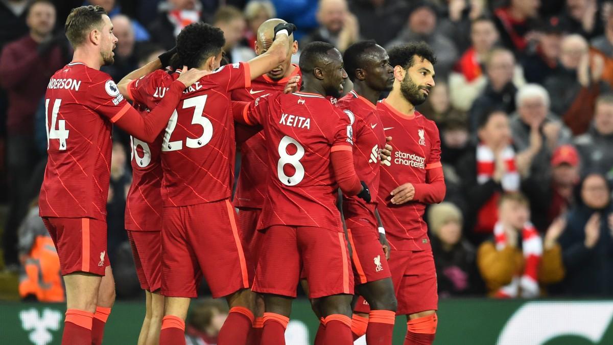 Los jugadores del Liverpool celebrando el gol de Mané