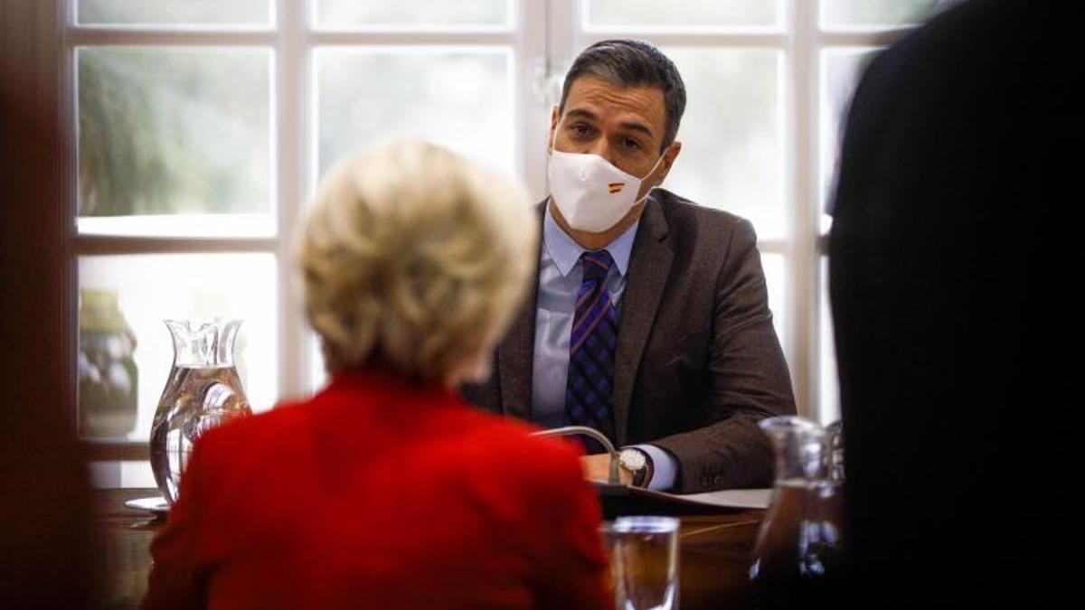 El presidente del Gobierno, Pedro Sánchez, y la presidenta de la Comisión Europea, Ursula von der Leyen, durante su reunión este sábado, 5 de marzo de 2022, en la Moncloa.