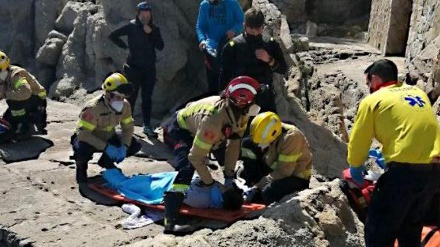 Rescat zona de roques a la platja de la Belladona de Calonge