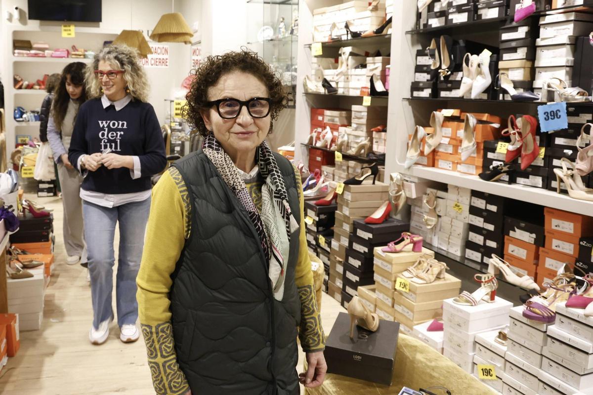 Purificación Cajaraville Cardama, conocida como Puri, este jueves, en el interior de la tienda Puri Boutique.