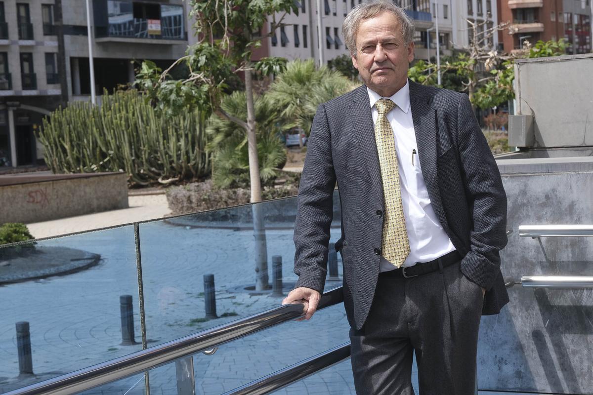 El cirujano especializado en Columna Vertebral Hani Mhaidli.