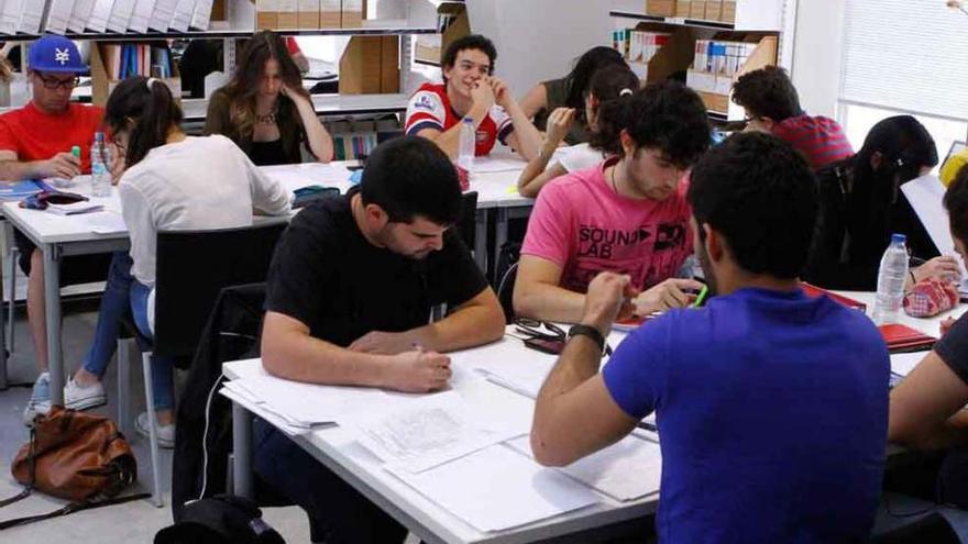 La Junta congela para el próximo curso el precio de las matrículas universitarias