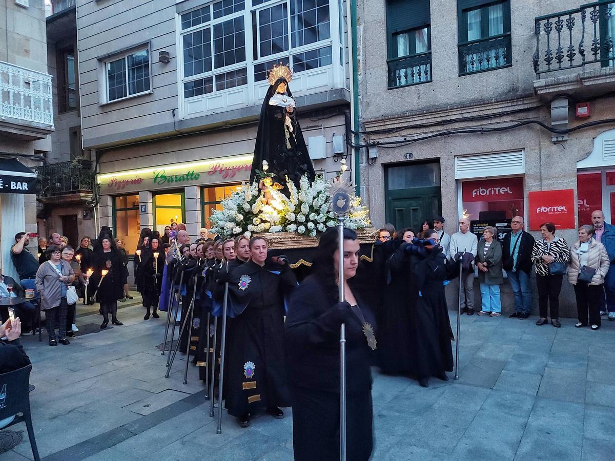 La procesión de la Soledad de María, de la Semana Santa de Cangas