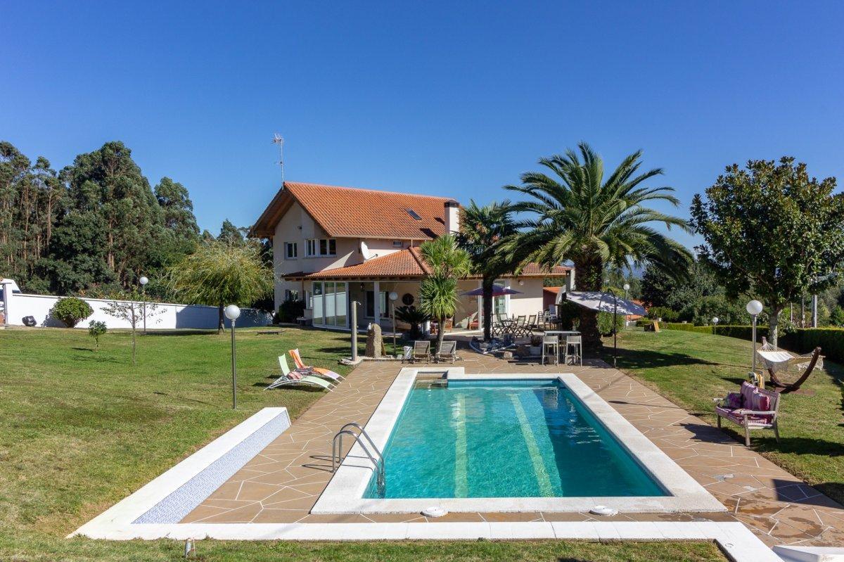 ¿Buscas una casa grande en la costa de A Coruña? Sada es tu destino