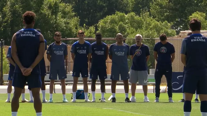 El minuto de silencio del PSG tras el fallecimiento de Diogo Jota