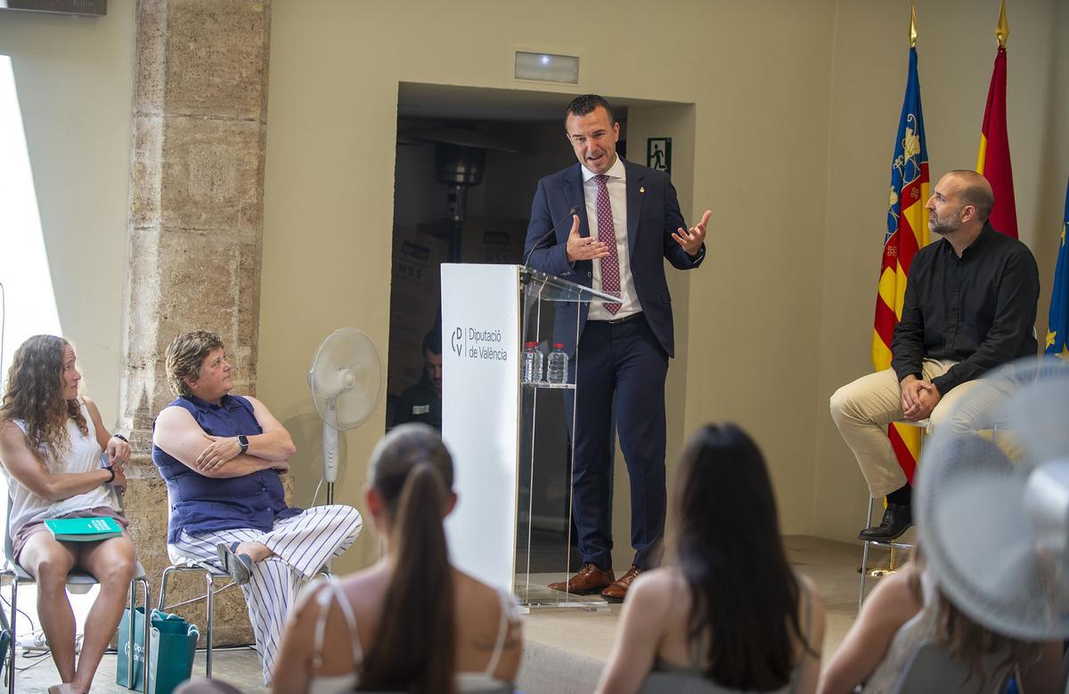 Nova edició del llibre que visibilitza a les dones esportistes valencianes