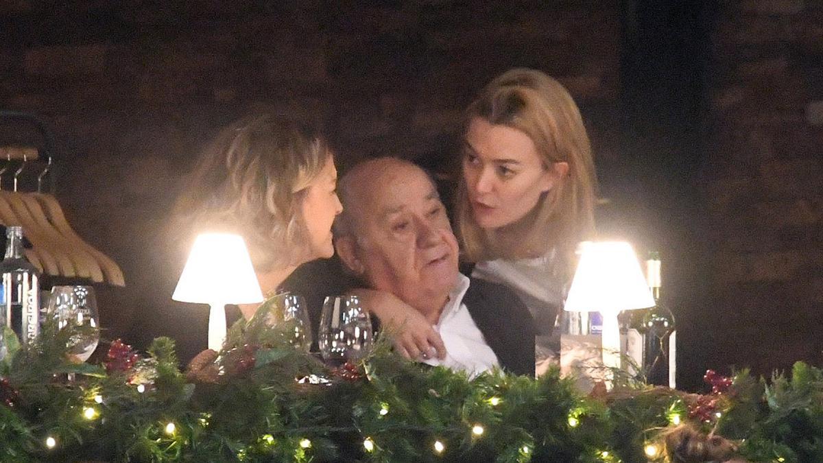 Marta Ortega junto a sus padres, Flora Pérez y Amancio Ortega, en Casas Novas.