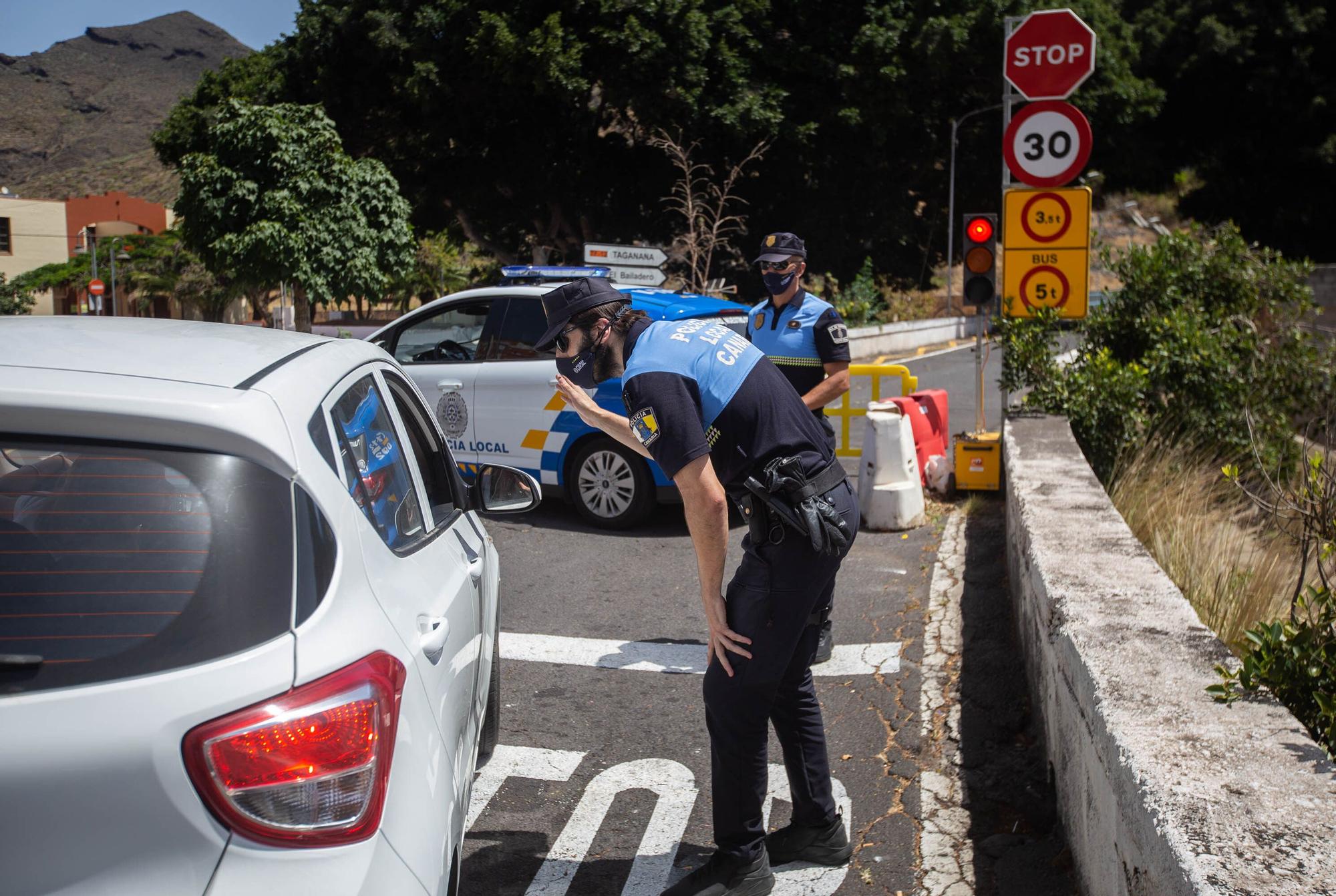 Control de seguridad en el puente de San Andrés