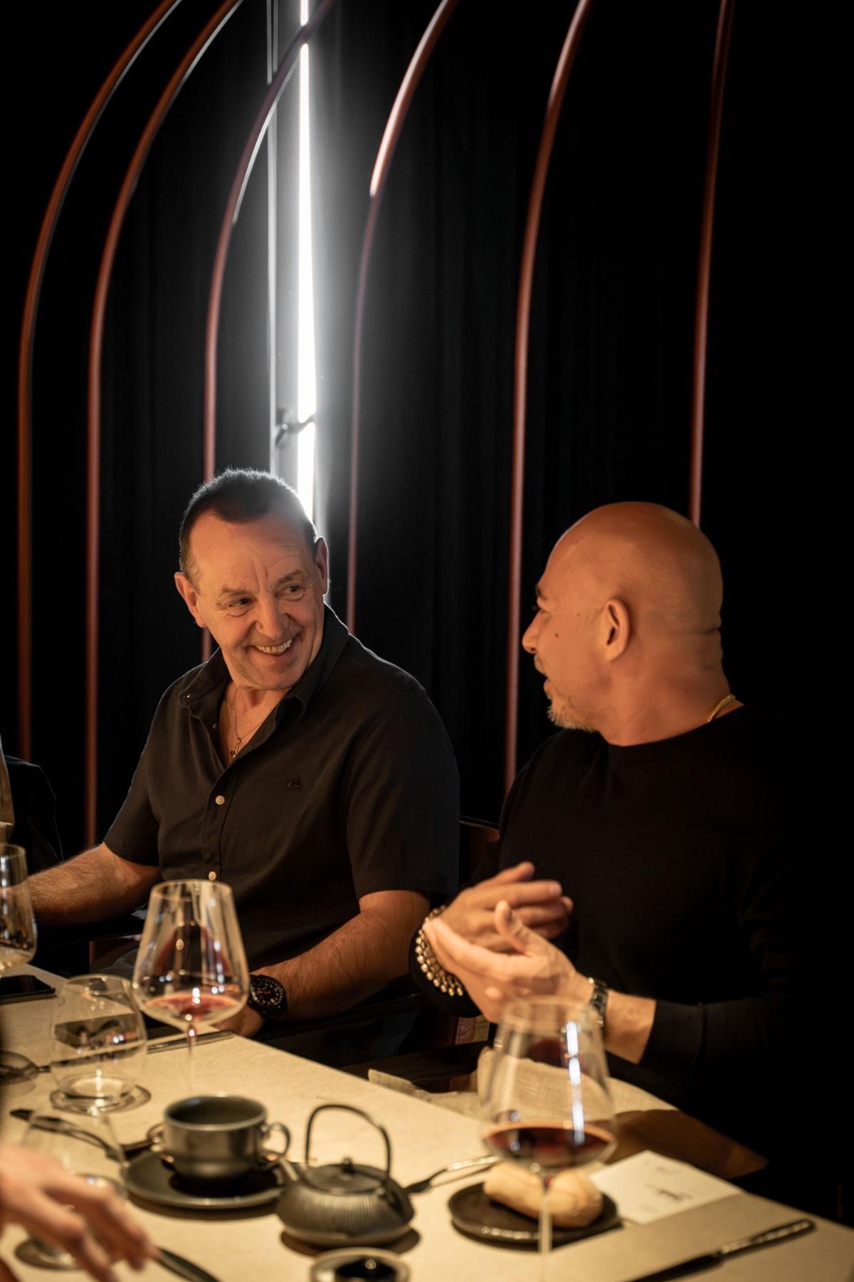 Luismi Garayar y Robert Ng, durante el almuerzo.