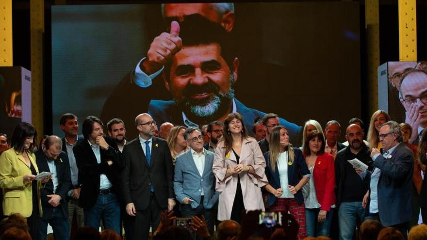 Acto de campaÃ±a de JxCat, con imÃ¡genes de los presos.