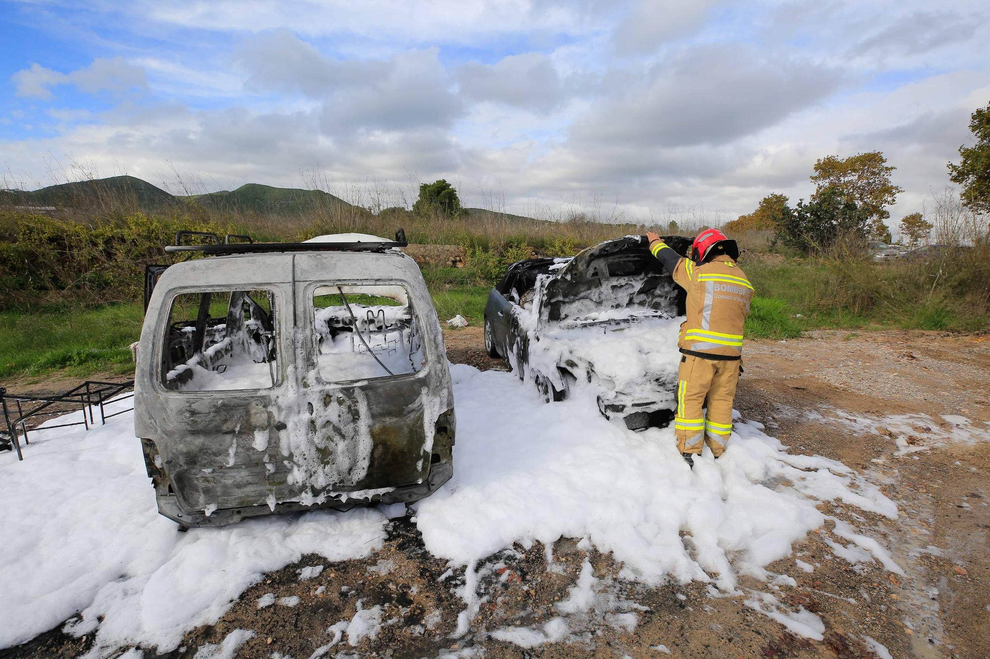 Incendio de vehículos en Ibiza