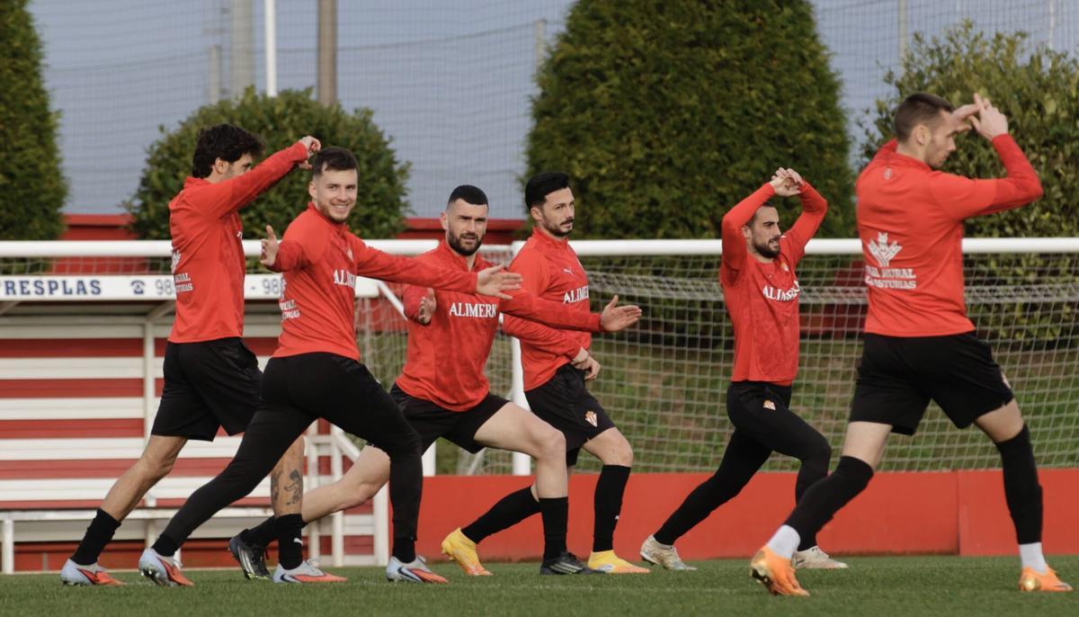 Los jugadores del Sporting, este viernes, en Mareo.