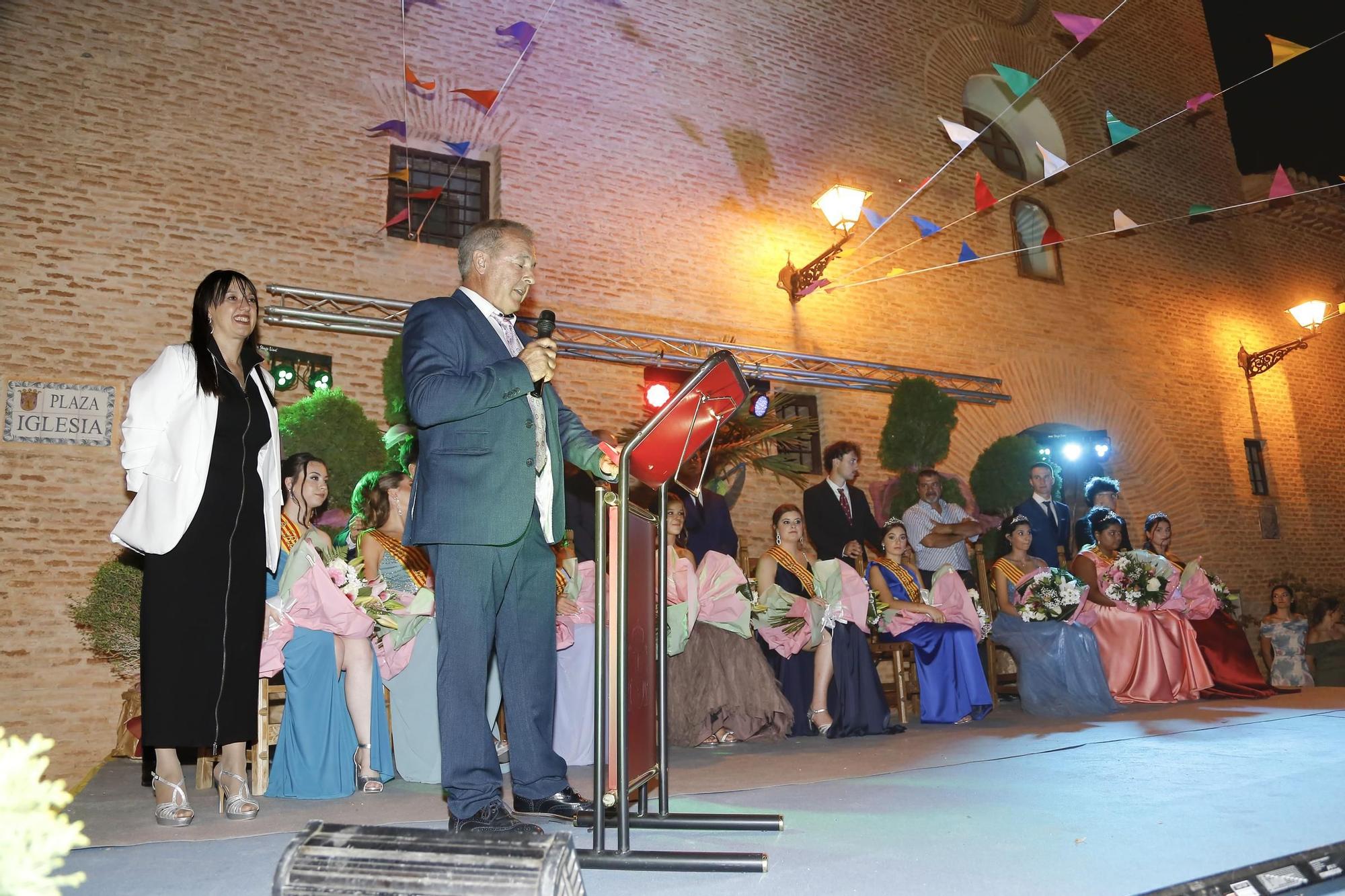 Cosuenda aplaude y arropa a sus reinas.