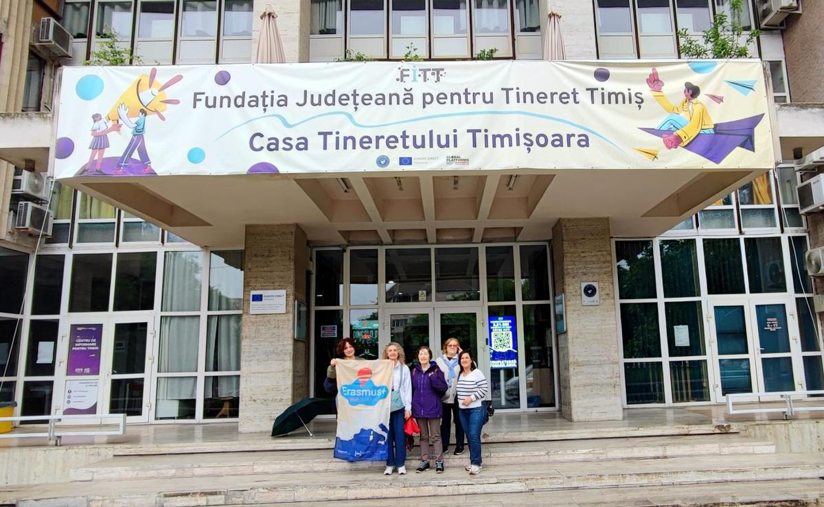 Un grupo de alumnas de la EOI de Xàtiva en el viaje a Timisoara, en Rumanía.