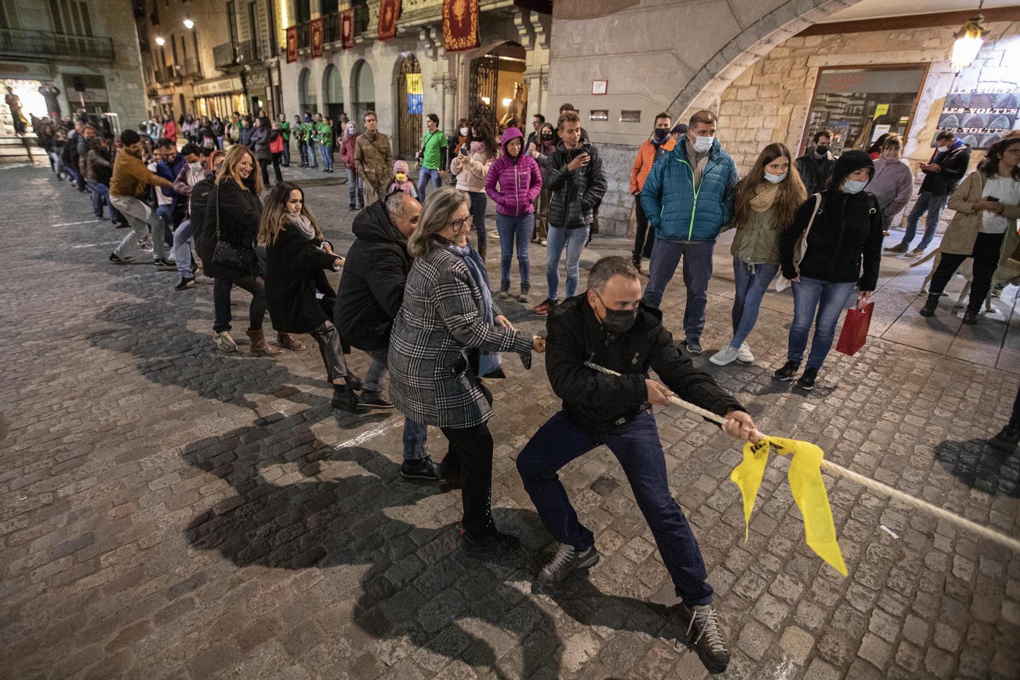 Estirada de corda a la plaça del Vi