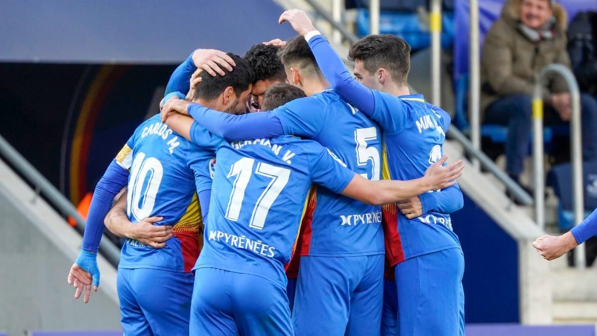 La plantilla del Andorra celebra uno de los goles