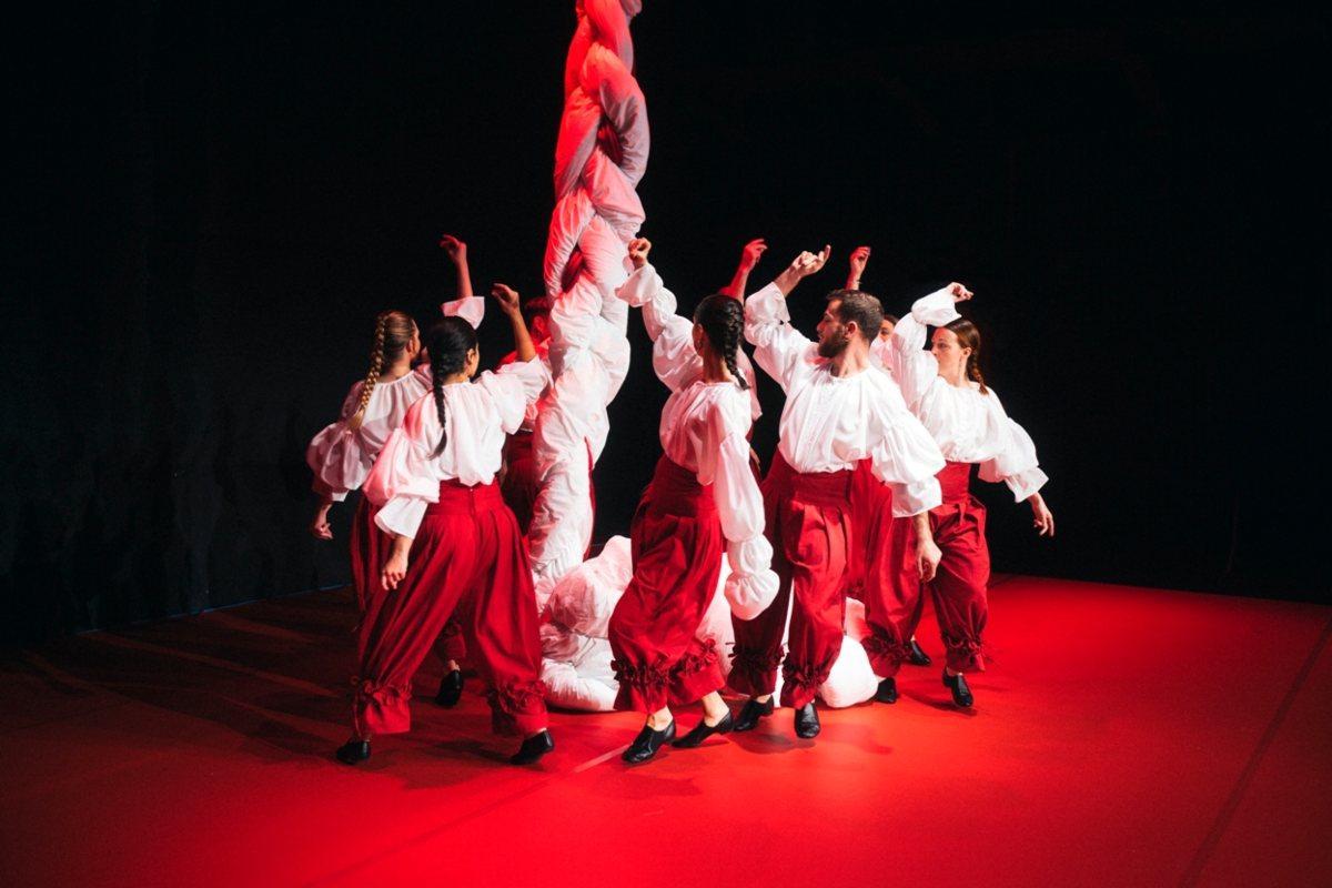 Outra ollada compañía galega Fran Sieira Danza nunha función previa de ‘Ceibe’.