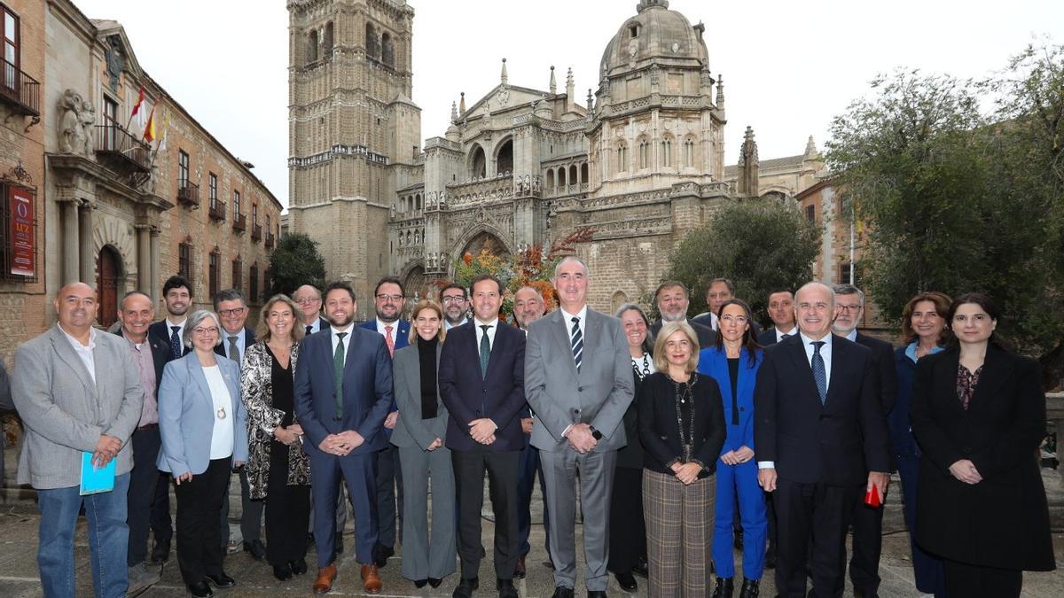 Foto de familia del Grupo de Ciudades Patrimonio de la Humanidad.