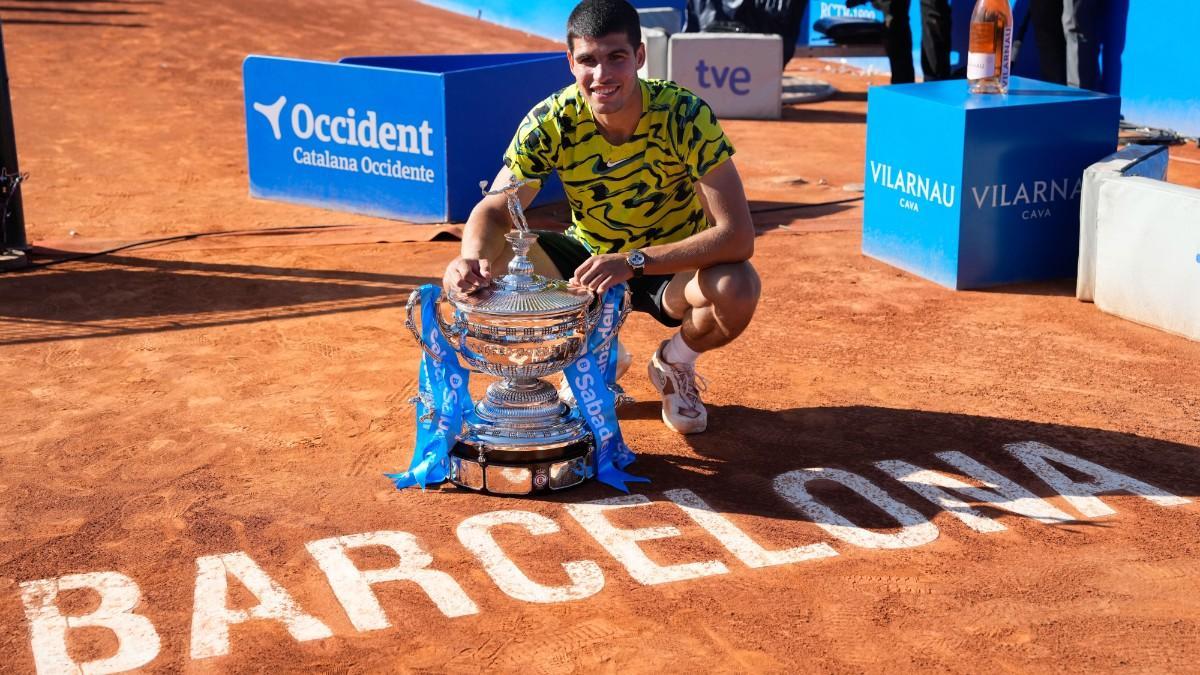 Carlos Alcaraz, tras conquistar su título en Barcelona el año pasado