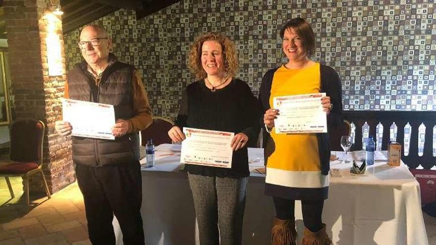 Antonio Alonso, Elena Pastor y Begoña Roiz, durante la entrega de los premios.