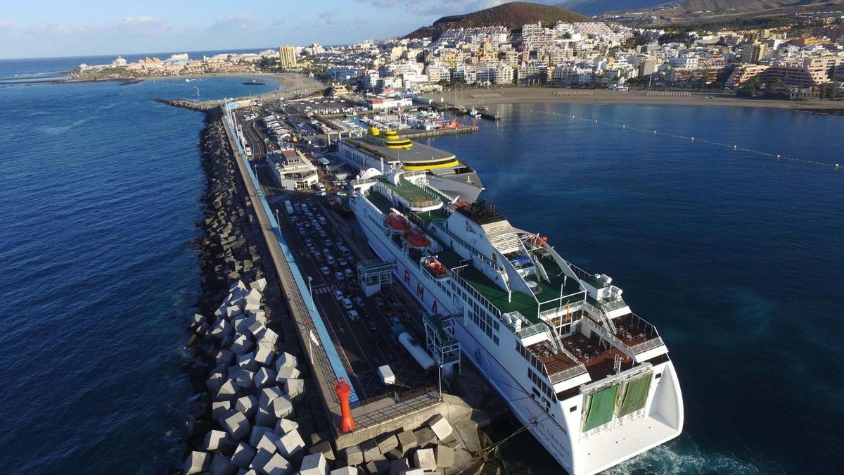 Panorámica del Puerto de Los Cristianos.