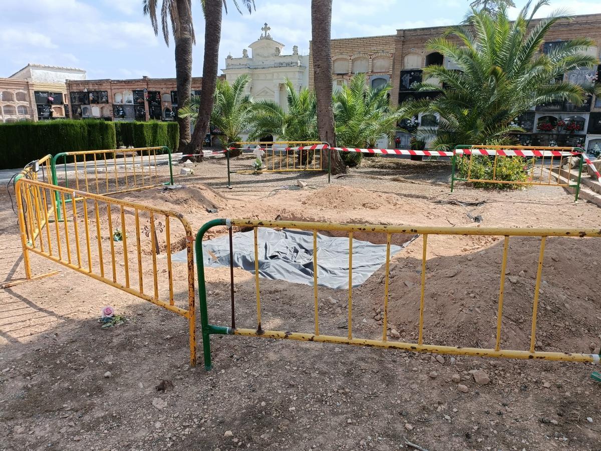 Cementerio municipal de Llíria donde está llevándose a cabo la exhumación de la fosa común.