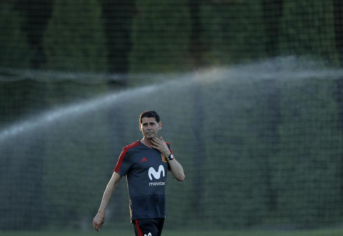 Fernando Hierro durante un entrenamiento de la selección española