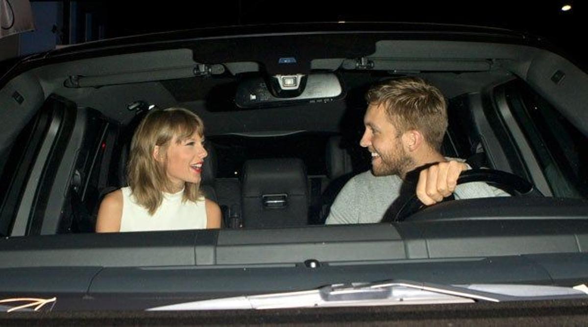 Taylor Swift y Calvin Harris comparten una mirada de complicidad en el interior del coche