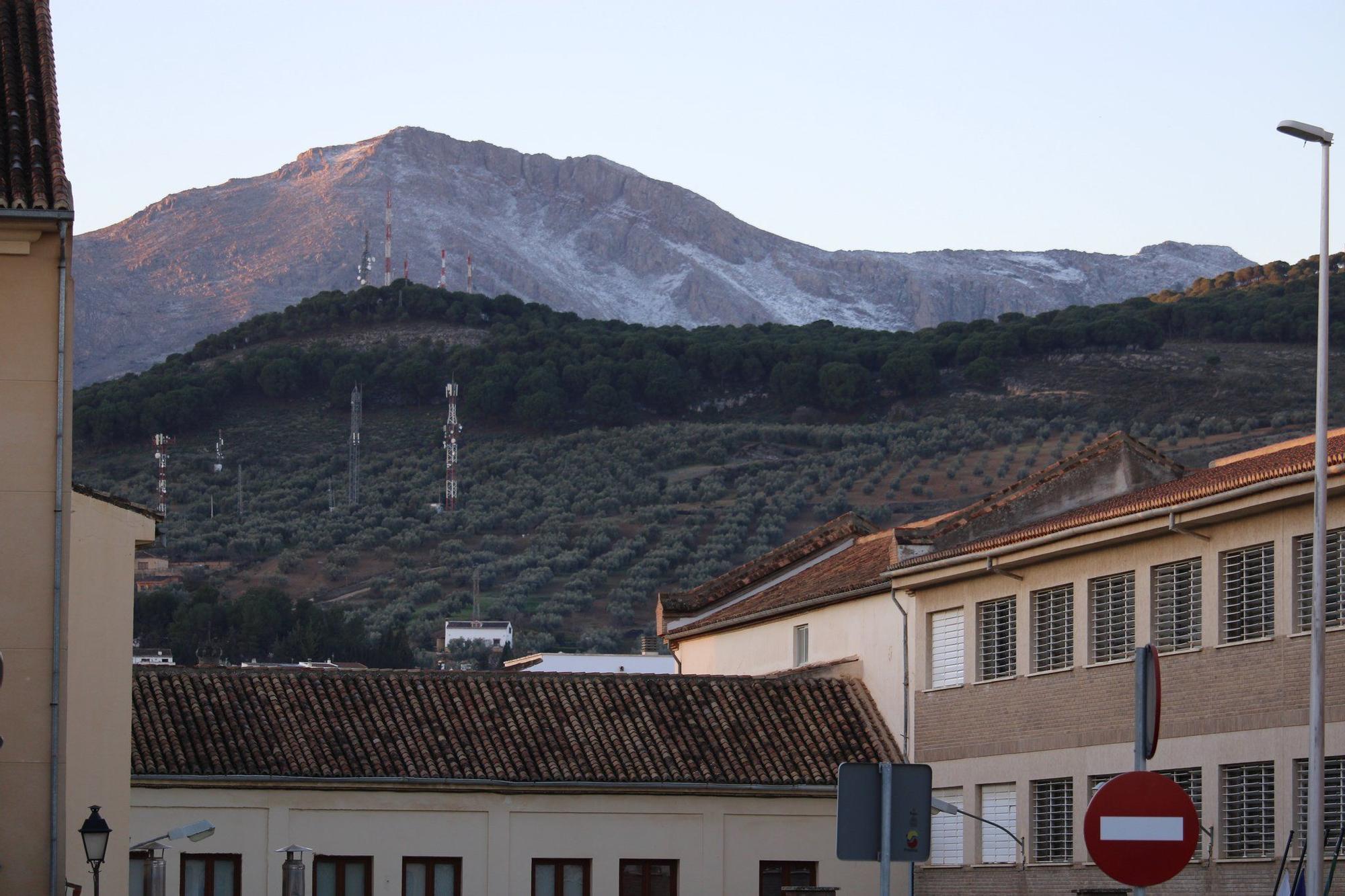 La nieve cubre de blanco El Torcal de Antequera