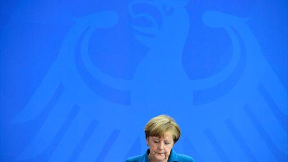 Angela Merkel, ayer, durante su breve comparecencia ante la prensa.