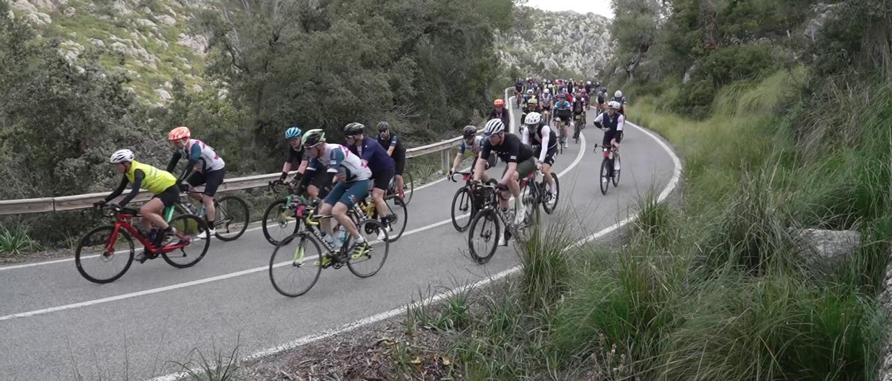 El pelotón de 8.500 ciclistas de la Mallorca 312 OK Mobility conquista la isla