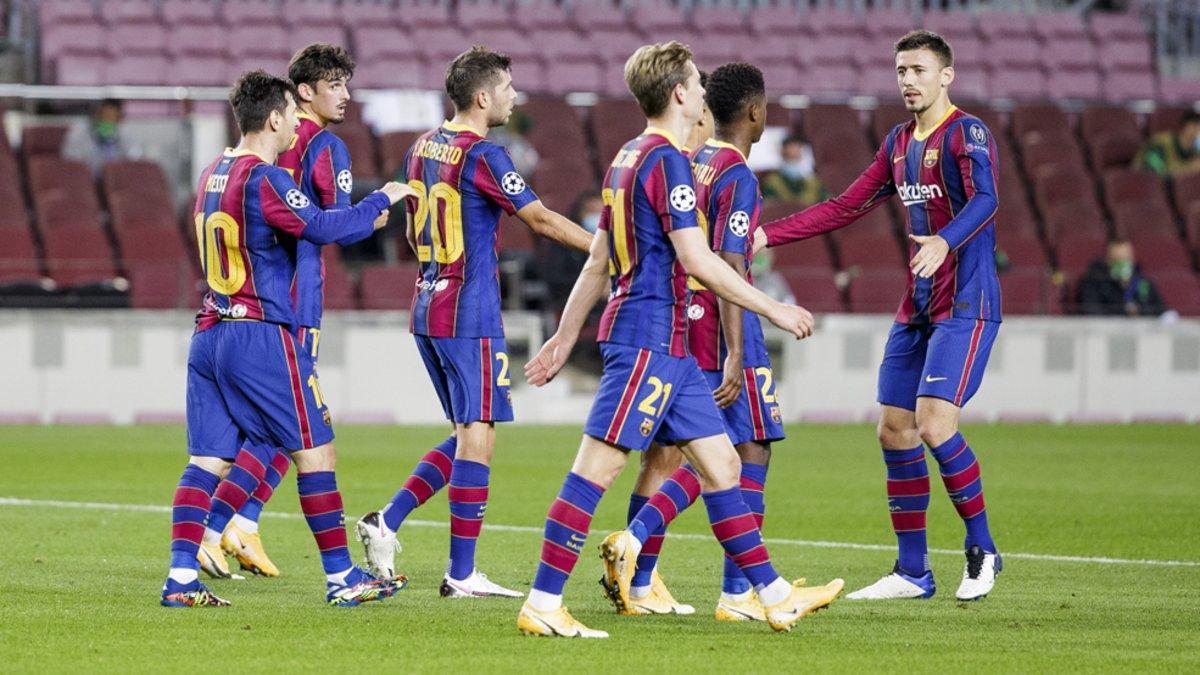 Los jugadores celebran uno de los goles ante el Ferencváros