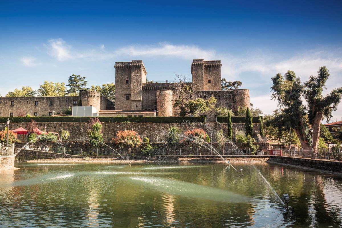 Castillo de Jarandilla de la Vera,  residencia del emperador Carlos V y actual parador.