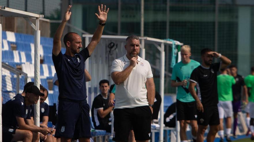 Javi Rey, entrenador del FC Cartagena: &quot;Nos faltan muchas cosas, pero llegaremos bien al inicio de liga&quot;