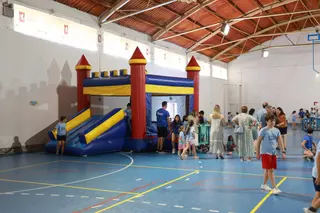 Fiesta de clausura de los campamentos urbanos de verano del IMAS en el pabellón Serrano Macayo