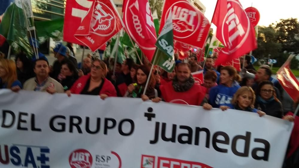 Manifestación de trabajadores de la Clínica Juaneda contra el ERE