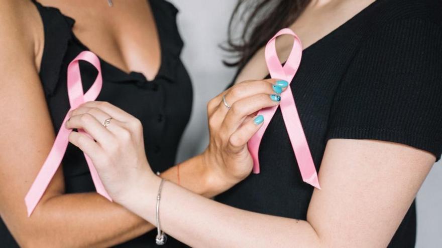 Càncer de mama: Com i quan autoexplorar-se el pit?