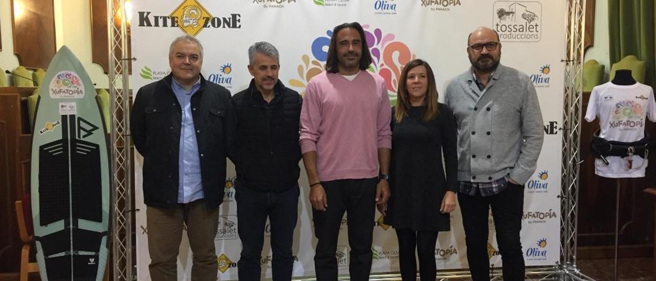 Un momento de la presentación de la travesía, que tuvo lugar ayer en el Ayuntamiento de Oliva.